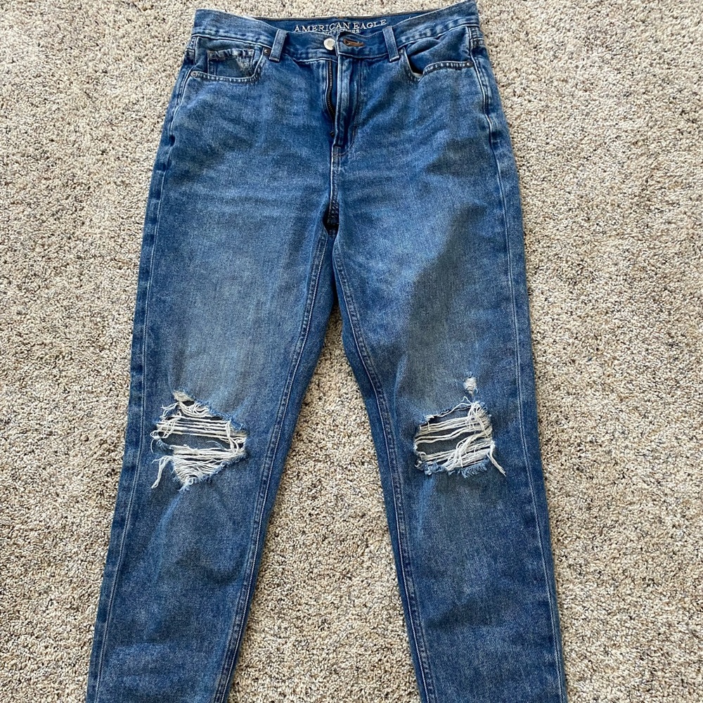 AMERICAN EAGLE MOM JEAN